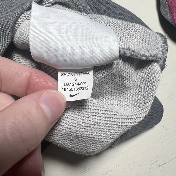 NIKE Women Small All Over Pink Swoosh Graphic Crewneck‎ Pullover Grey - Picture 4 of 5